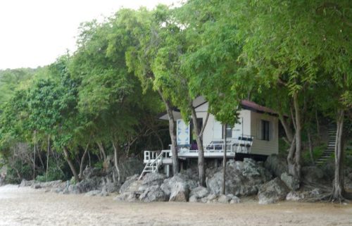 bungalow alle maldive sulla spiaggia