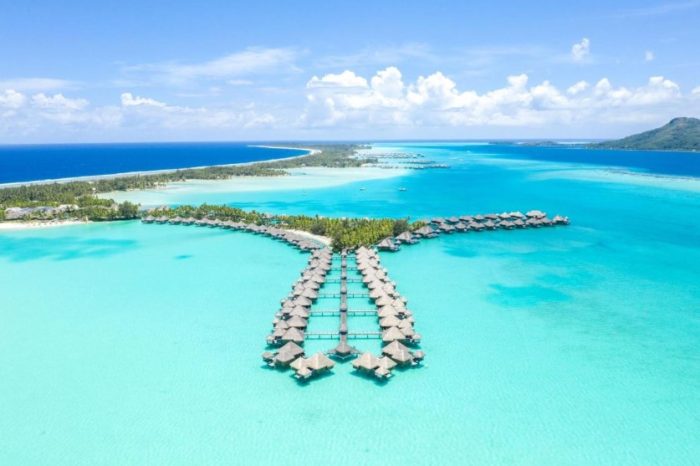 St Regis Bora Bora resort lusso