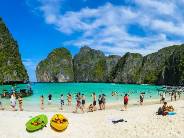 phuket-isola-acqua-azzurra-mare-cristallino-vacanze-in-thailandia