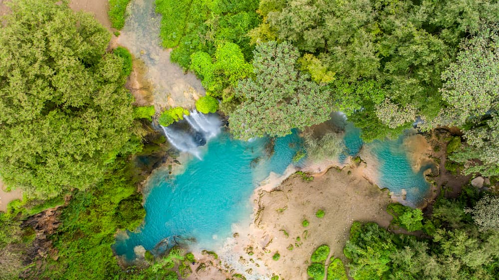 cascate-tipiche-delle-oman-nella-stagione-del-khareef